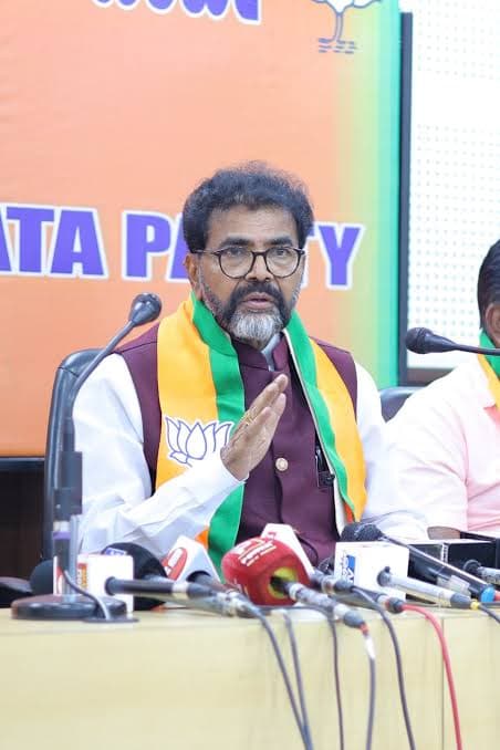 ಕಾಂಗ್ರೆಸ್ಸಿನವರು ರಾಜೀನಾಮೆ ಕೊಟ್ಟು ಹೋಗುವುದು ಸೂಕ್ತ: ಛಲವಾದಿ ನಾರಾಯಣಸ್ವಾಮ